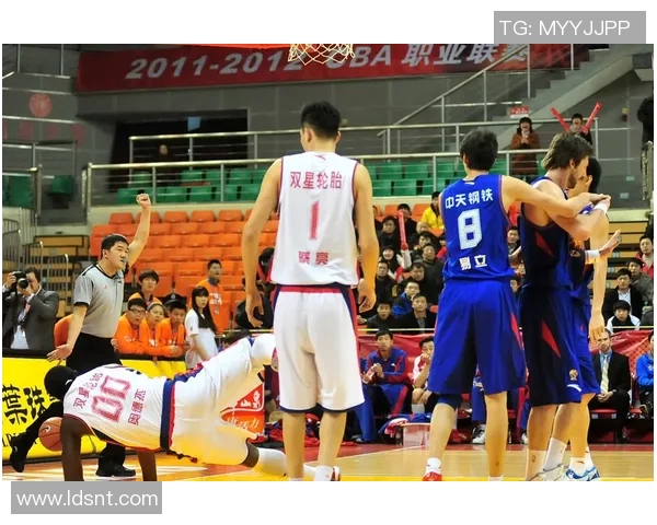 北京篮球队的节奏探秘:从战术布局到球员配合的全面分析 北京篮球队的节奏探秘:从战术布局到球员配合的全面分析