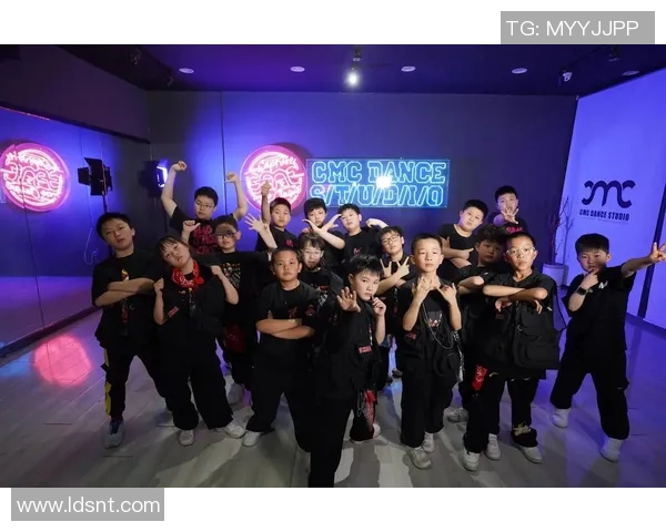 西安街舞队比赛经验的变革与热议现象探讨 西安街舞队比赛经验的变革与热议现象探讨