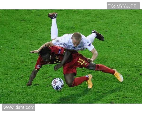 富勒姆与曼联精彩对决回放分析及比赛亮点总结