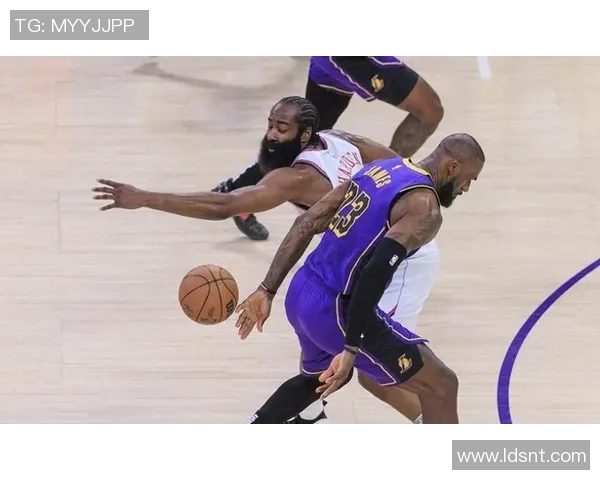 快船与湖人激战正酣谁能在这场德比中笑到最后