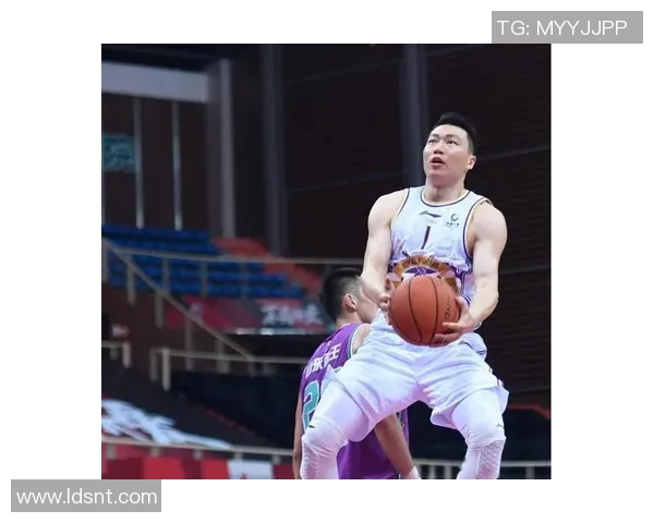 李根：从篮球场上的闪耀明星到人生道路上的坚韧奋斗者