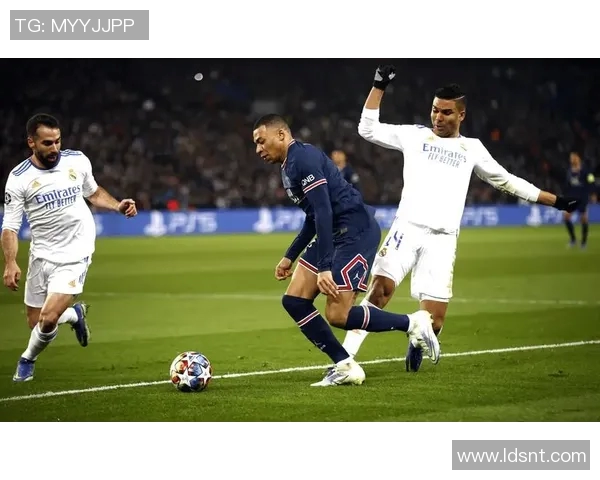 皇马与巴黎巅峰对决精彩回放全景解析与精彩瞬间回顾 皇马与巴黎巅峰对决精彩回放全景解析与精彩瞬间回顾