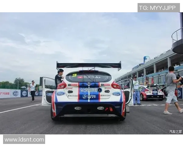 鲍尔与福克斯精彩对决集锦展现篮球技巧与激情碰撞 鲍尔与福克斯精彩对决集锦展现篮球技巧与激情碰撞