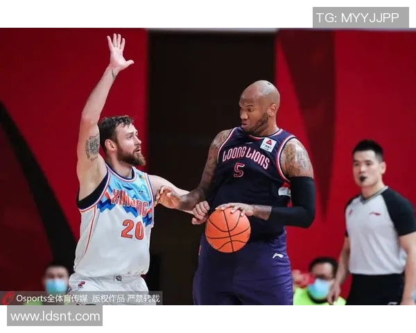 大神三分对决深红团队谁能在赛场上笑到最后的精彩较量