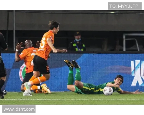 武汉足球队的拼搏之路：从艰难起步到荣耀时刻的真实记录