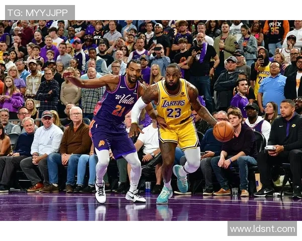 湖人队与灰熊队的激烈对决回顾及精彩瞬间分析 湖人队与灰熊队的激烈对决回顾及精彩瞬间分析