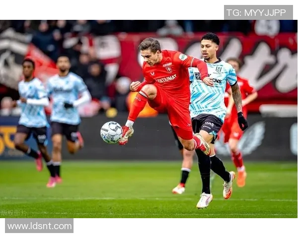 芬洛与福伦丹的激烈对决揭示荷甲赛季的精彩与悬念