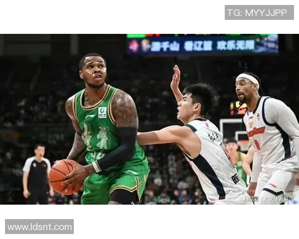 解放军篮球队与广东男篮激战正酣谁将赢得这场精彩对决