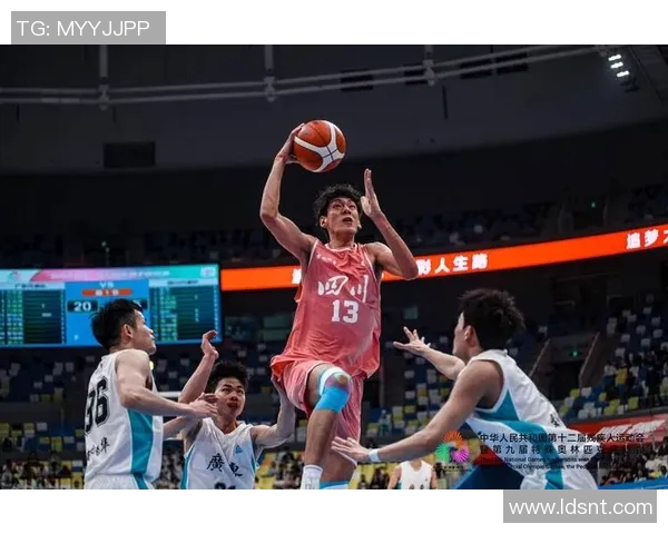 深入分析成都篮球队中路突破战术的特点与应用策略